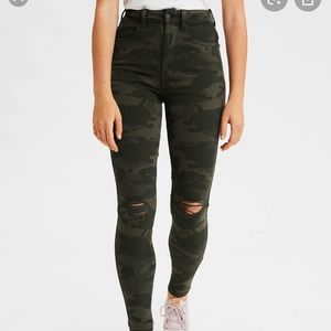 New American Eagle Curvy High Waist Camo Jeggings